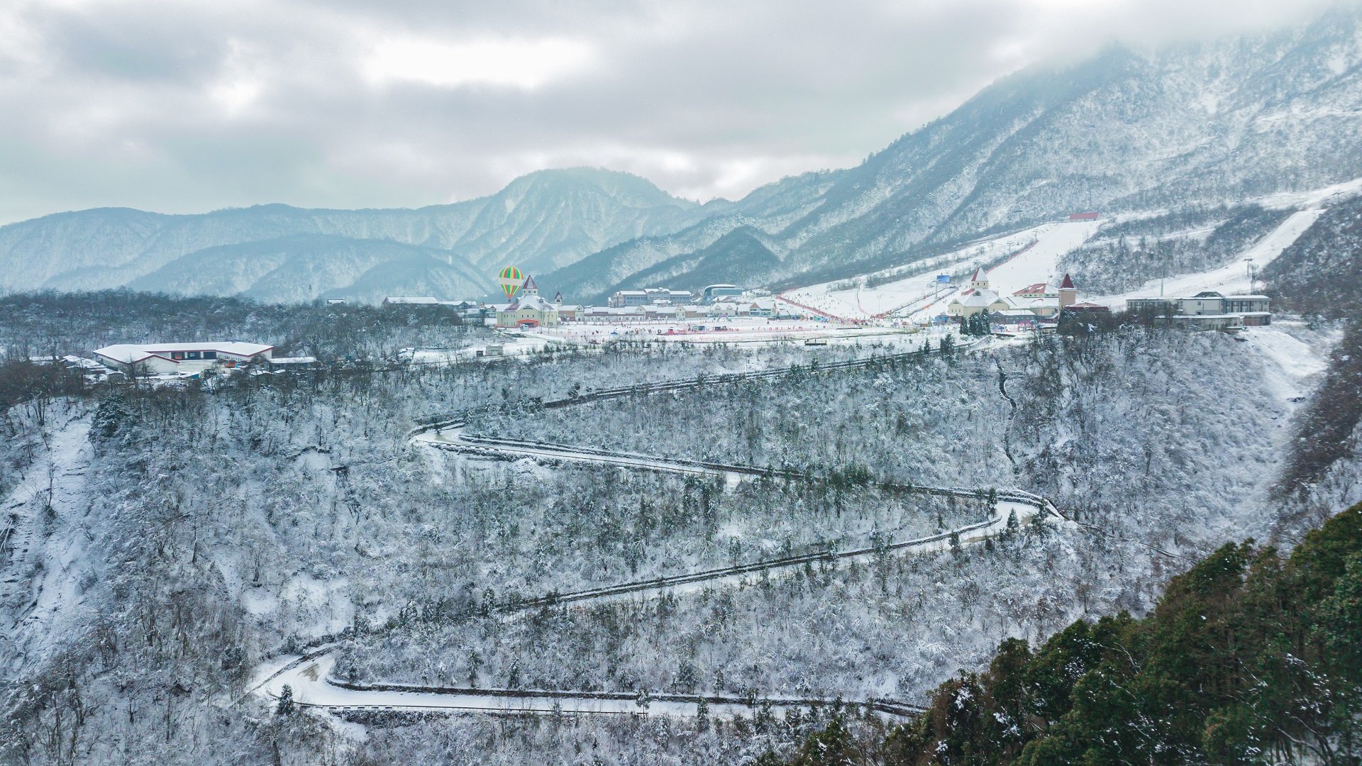 product-12d/10n-leisure-chengdu,-chongqing,-guilin-&-xiling-snow-mountain-banner